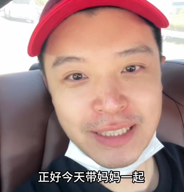 马頔李纯婚后带家人吃饭，马妈妈罕见出镜气质优雅，婆媳关系融洽让人羡慕