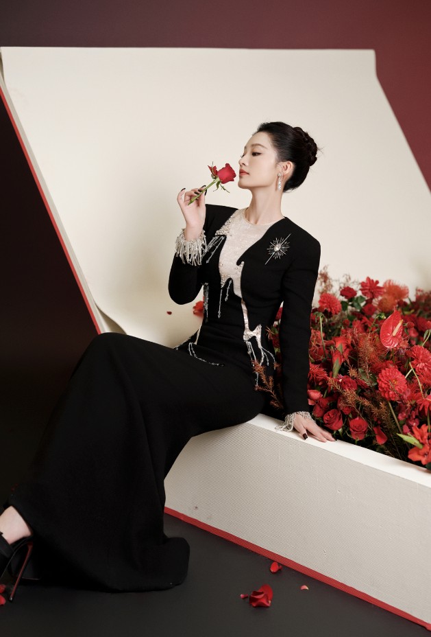 李沁冷艳黑裙女王装