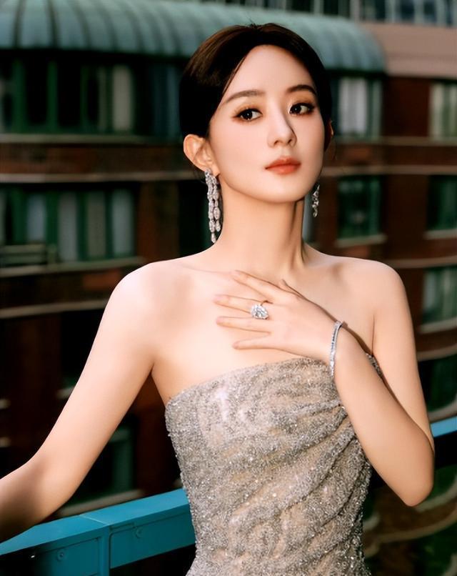 一场生日宴见真章！赵丽颖的江湖地位被戳穿，冯绍峰当年一字未错