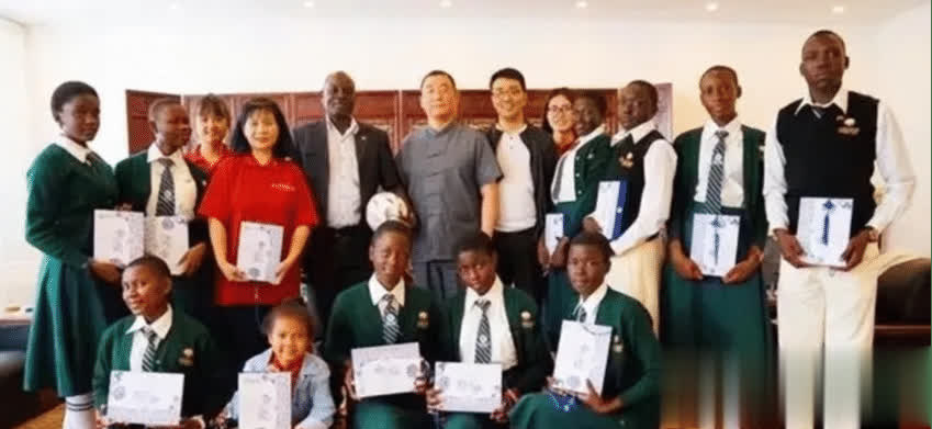 清华才女不听劝远嫁非洲，27年后校友再见，现状令人感慨