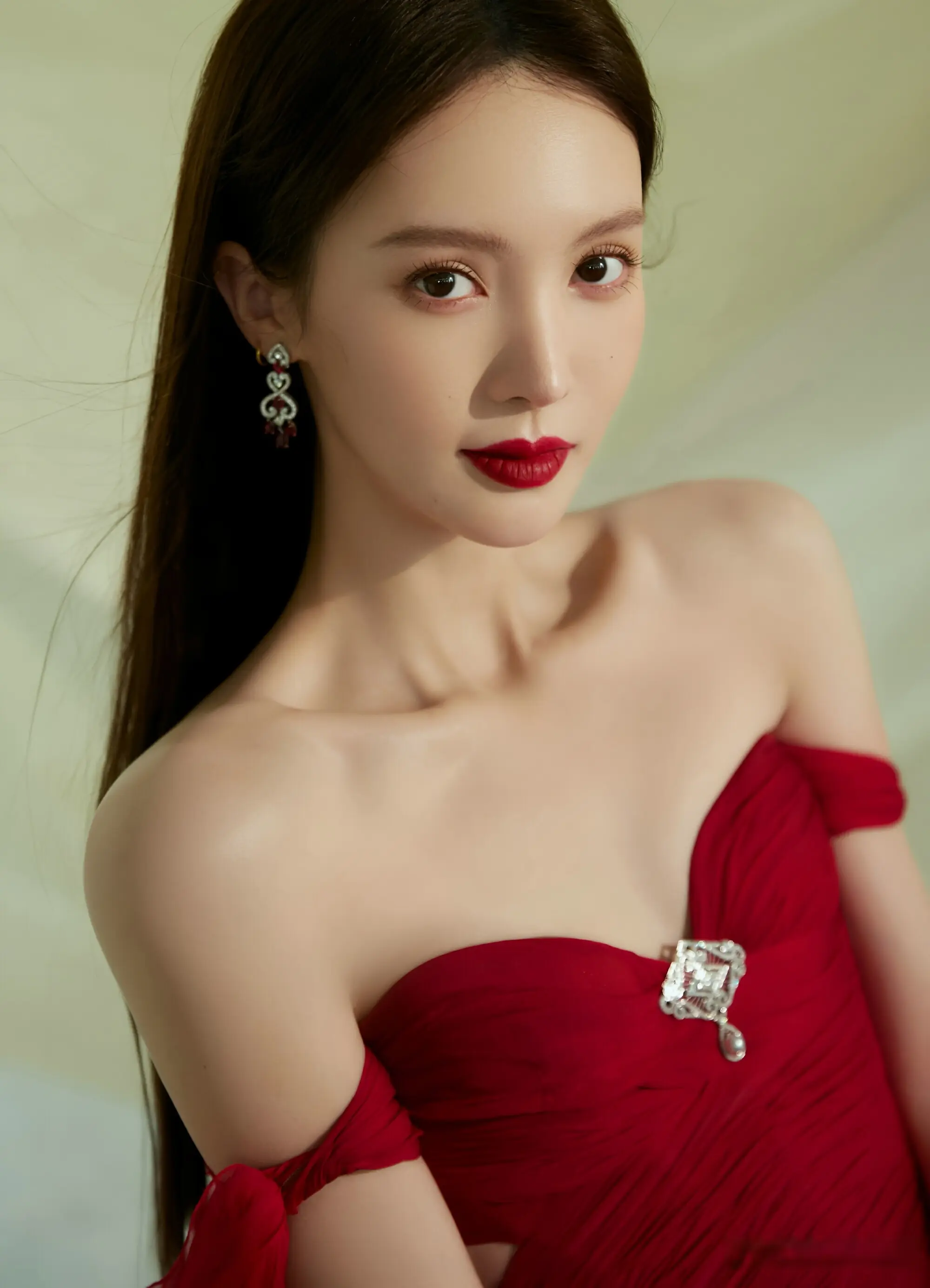 明明自己都没拿过奖，还敢来当评委，这几位年轻演员不心虚吗？