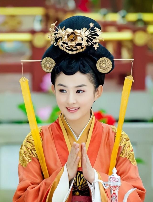 一场生日宴见真章！赵丽颖的江湖地位被戳穿，冯绍峰当年一字未错