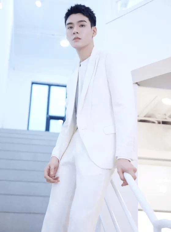 龚俊的口水乌龙事件，彭小苒反应绝了！