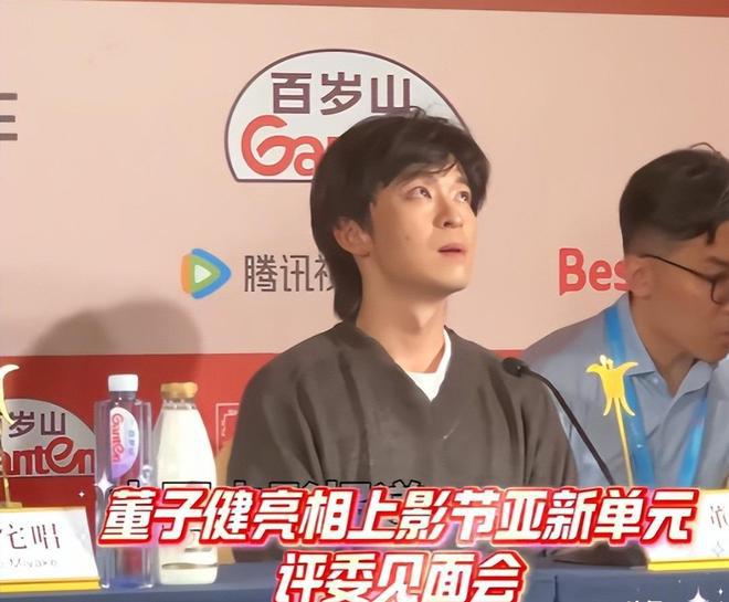 明明戏演的一塌糊涂，她们却还敢当评委？