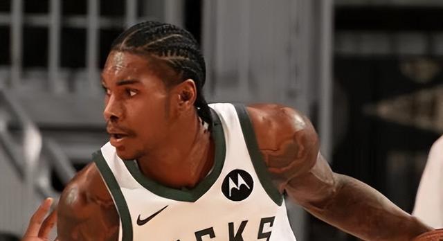 雄鹿官宣：波特左脚踝扭伤缺席两场 字母哥脚趾伤势下场出战成疑