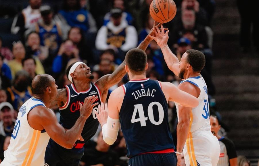 在场输33分，在场输25分，年薪5000万美元！快船是否该考虑送走小卡？