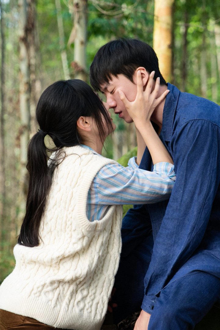 大象专访｜河南姑娘演活年代短剧，看马晓伟的“逆风翻盘路”