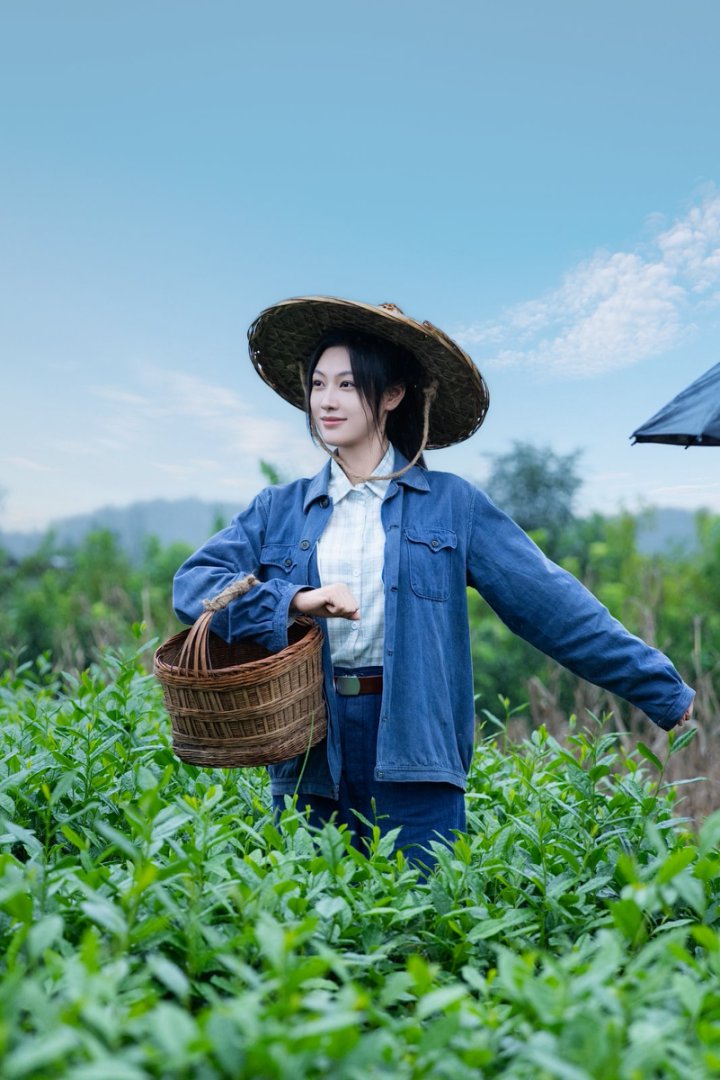 大象专访｜河南姑娘演活年代短剧，看马晓伟的“逆风翻盘路”