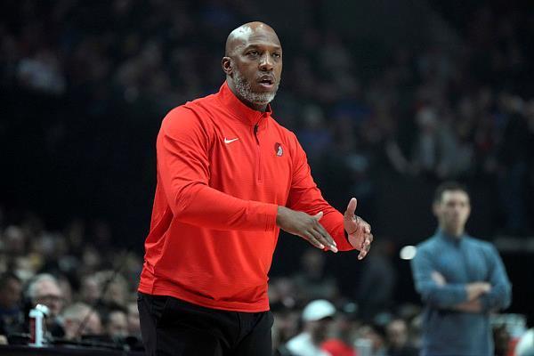 球队主教练卷入非法赌博丑闻，杨瀚森恐受影响