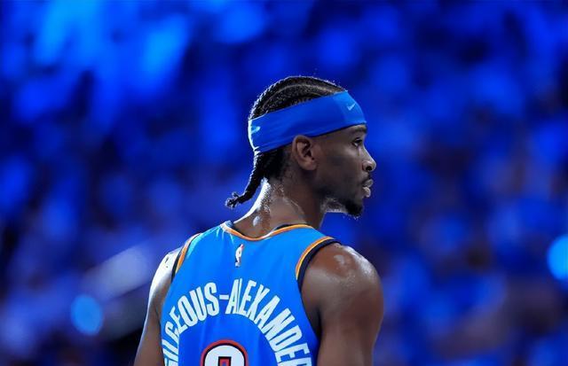 NBA历史首次！赛季前两场都打双加时，卫冕冠军太离谱了啊！