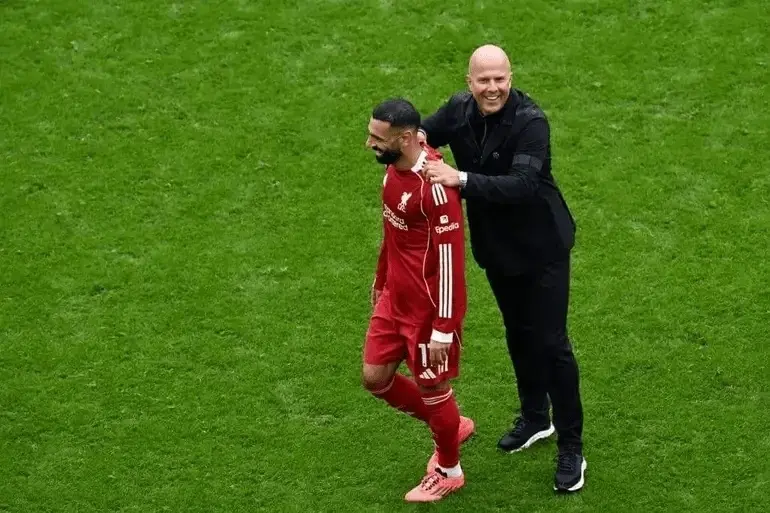 更衣室要爆？萨拉赫删除社媒红军元素惹争议 主帅斯洛特压力更大