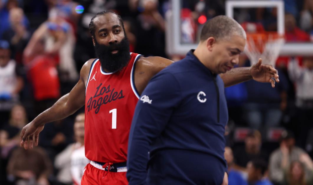 在场输33分，在场输25分，年薪5000万美元！快船是否该考虑送走小卡？