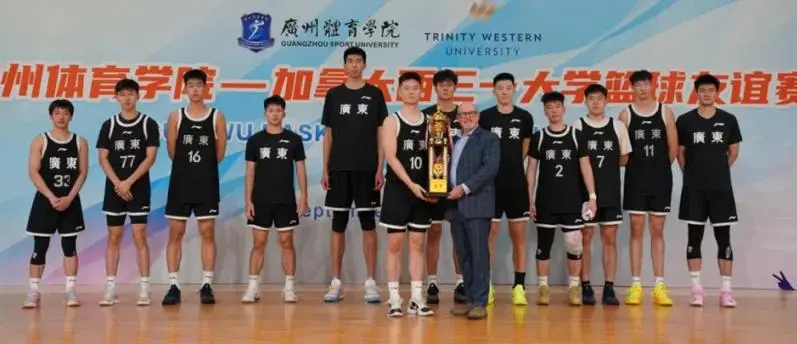 骑上小电驴很酷！崔永熙回归广东男篮训练 是否出战全运22组存疑