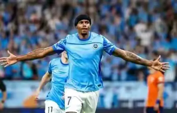 1:0！保级关键战，新鹏城半场喜忧参半，领先三镇，不过少打一人