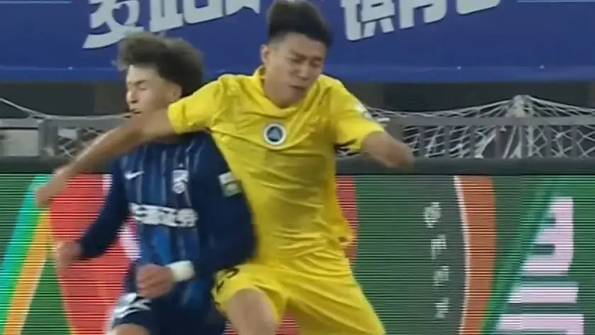 一场2-1，让新鹏城保级稳了，10打11尽显韧性，复仇三镇，带走3分