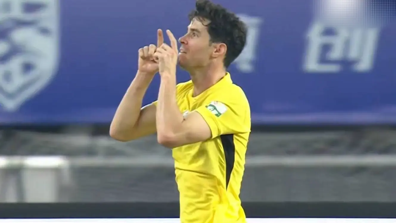 随着新鹏城2-1武汉三镇，梅州客家1-4告负，中超最新积分榜出炉！