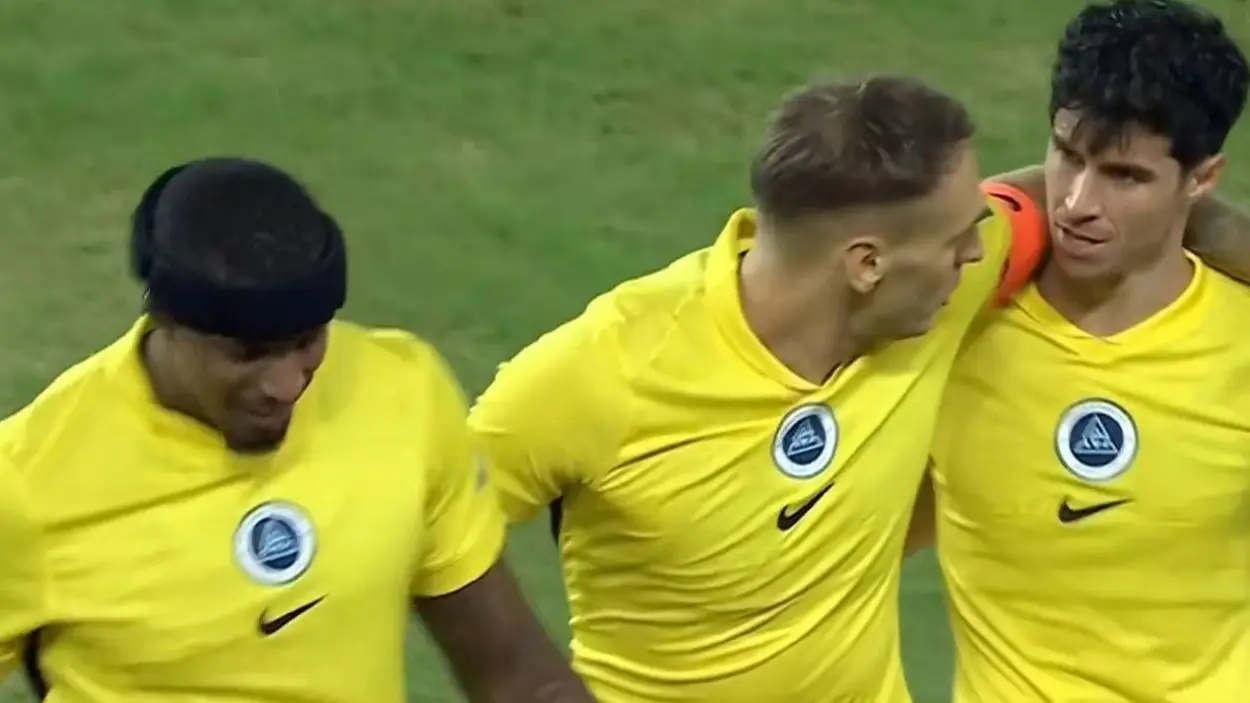 一场2-1，让新鹏城保级稳了，10打11尽显韧性，复仇三镇，带走3分