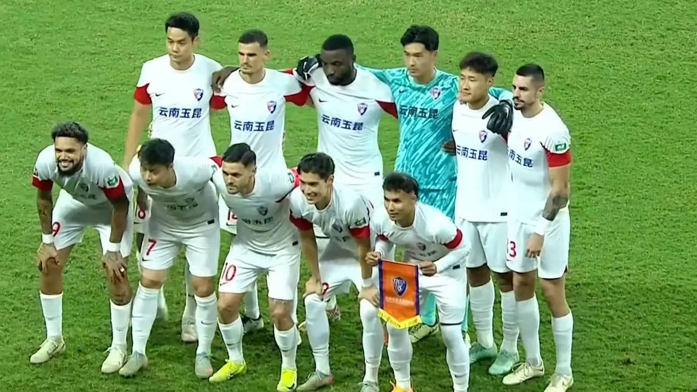 随着新鹏城2-1武汉三镇，梅州客家1-4告负，中超最新积分榜出炉！