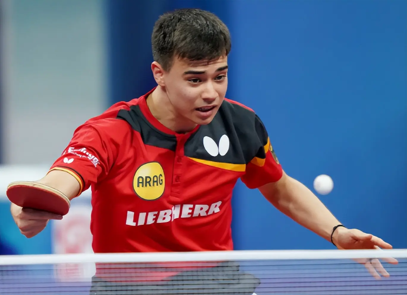 WTT球星赛：惊天逆转！男单世界冠军一轮游，2-0领先连丢3局