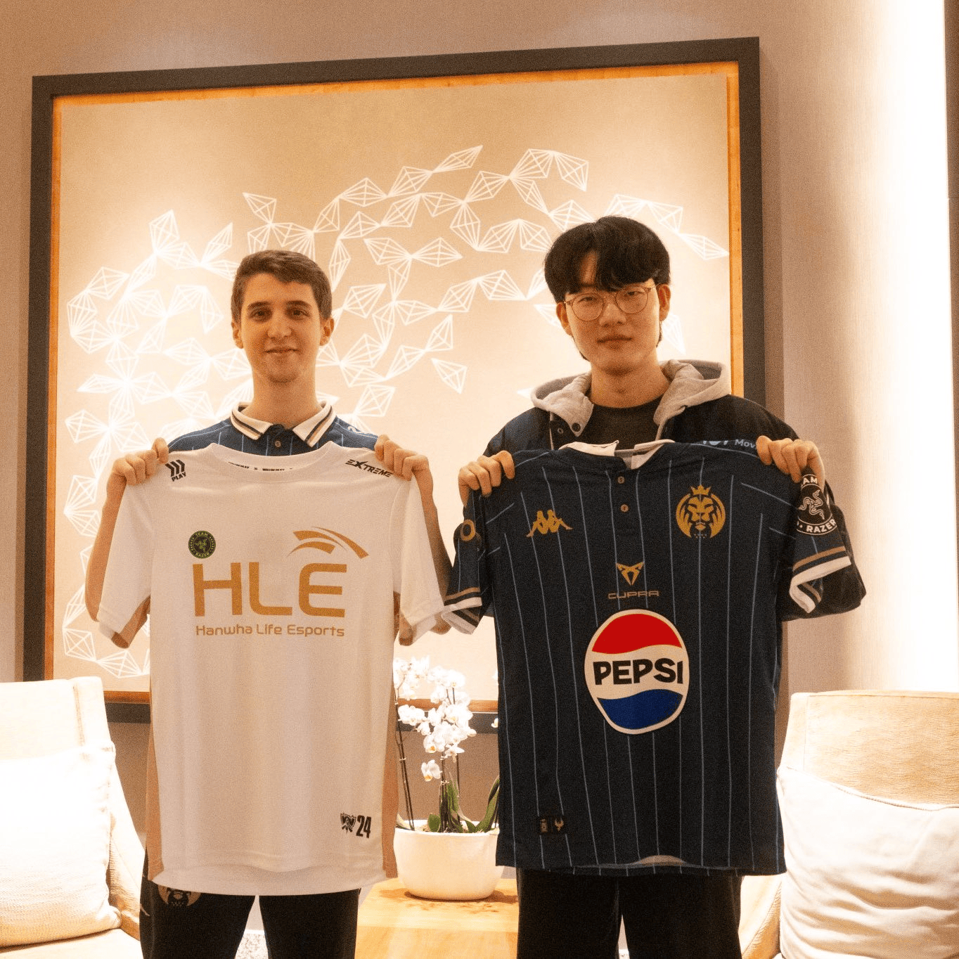 HLE与MKOI双方AD交换队服：你好！又见面了
