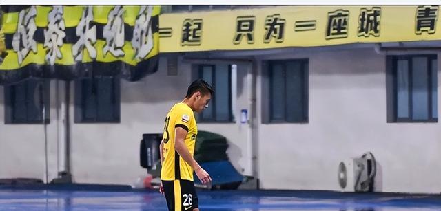 中足联开出重磅处罚！张呈栋停赛5场，罚款5万，能治好暴脾气吗？