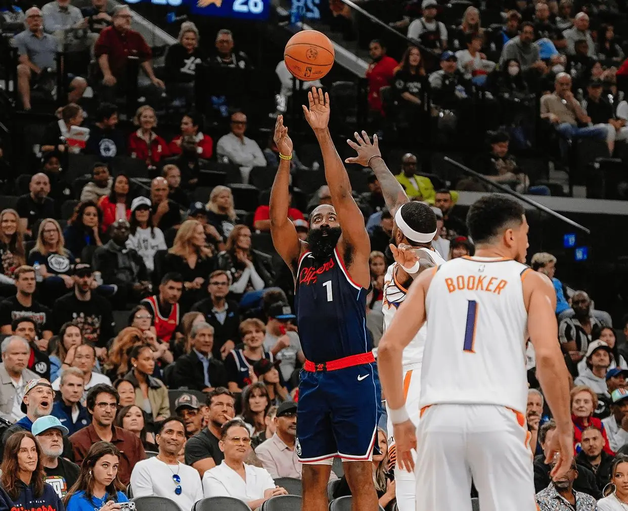 轰30+7+7！我终于有控卫了，比尔赛后感谢哈登，这番话他憋了2年