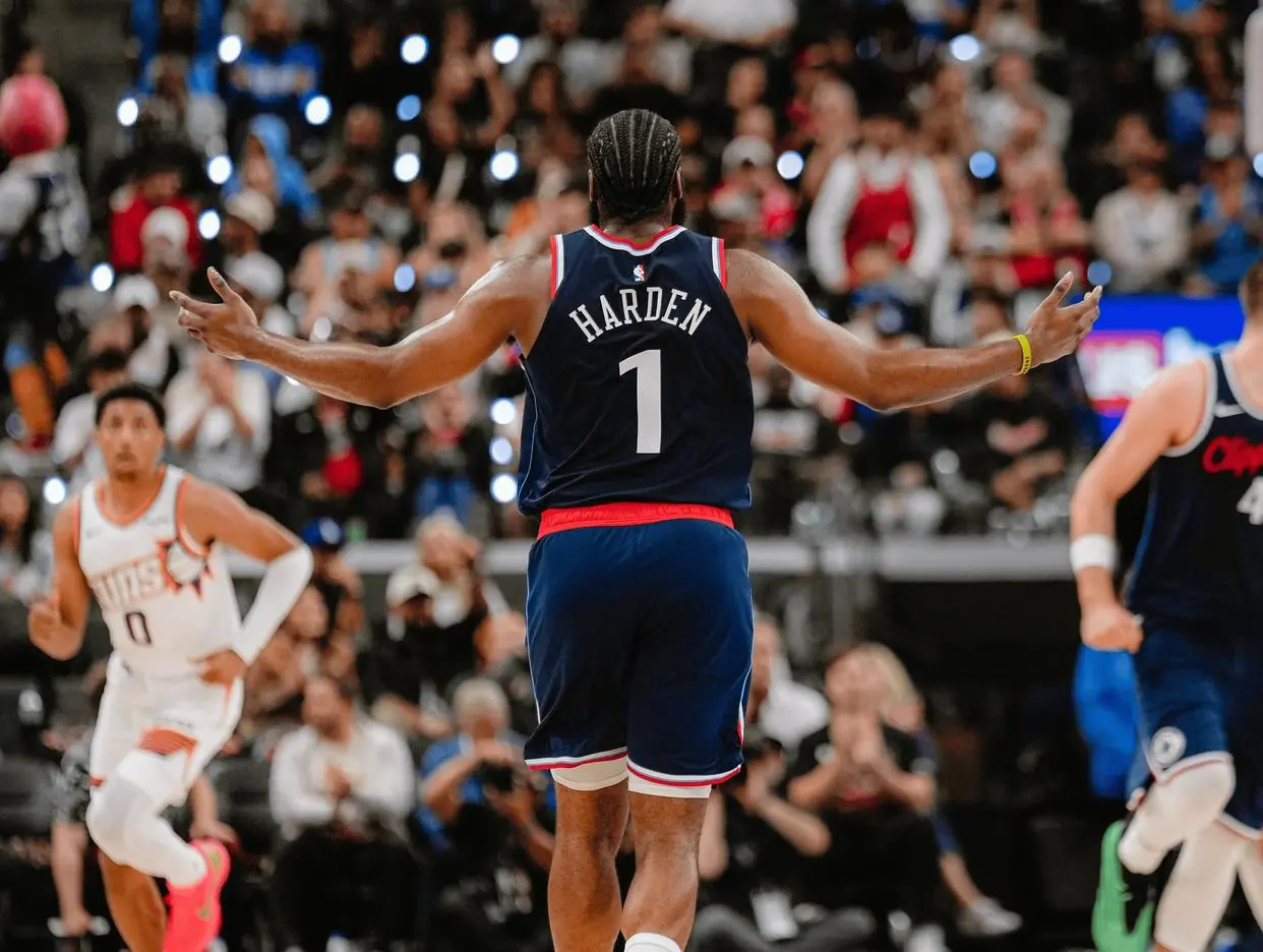 轰30+7+7！我终于有控卫了，比尔赛后感谢哈登，这番话他憋了2年