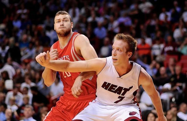 贾斯汀·汉密尔顿，跑动积极的投射型中锋