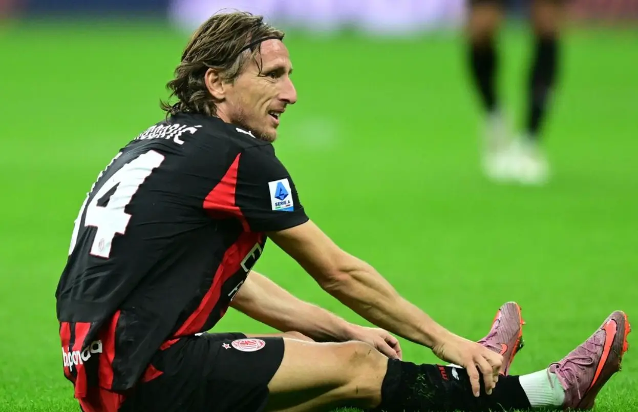 一场2-2上演补时绝平，意甲领头羊爆冷，榜首位置岌岌可危