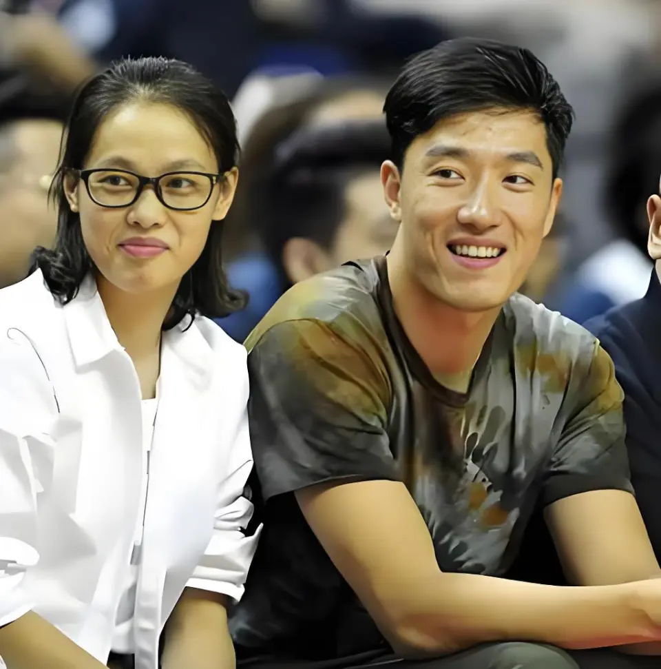 刘翔近况曝光，与妻子长期在国外旅游，靠终身合同吸金，远离网络喷子