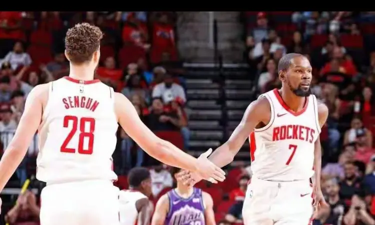 杜兰特：对格林的言语耿耿于怀，但对库里的默认也痛心