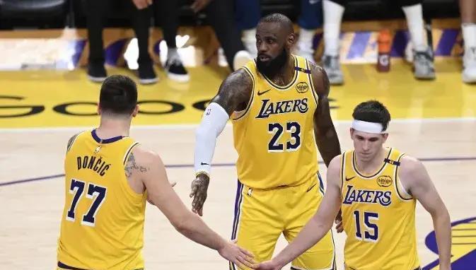 我感觉，要是没有艾顿，里弗斯带队，湖人输多少分完全看森林狼心情