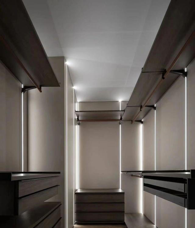 衣帽间这样设计，既美观又实用，还能满足储物需求