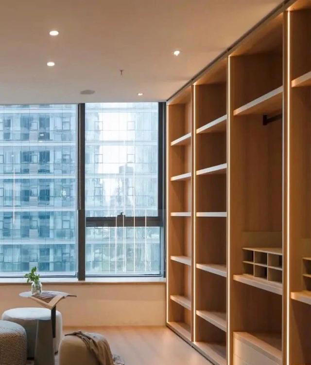 衣帽间这样设计，既美观又实用，还能满足储物需求