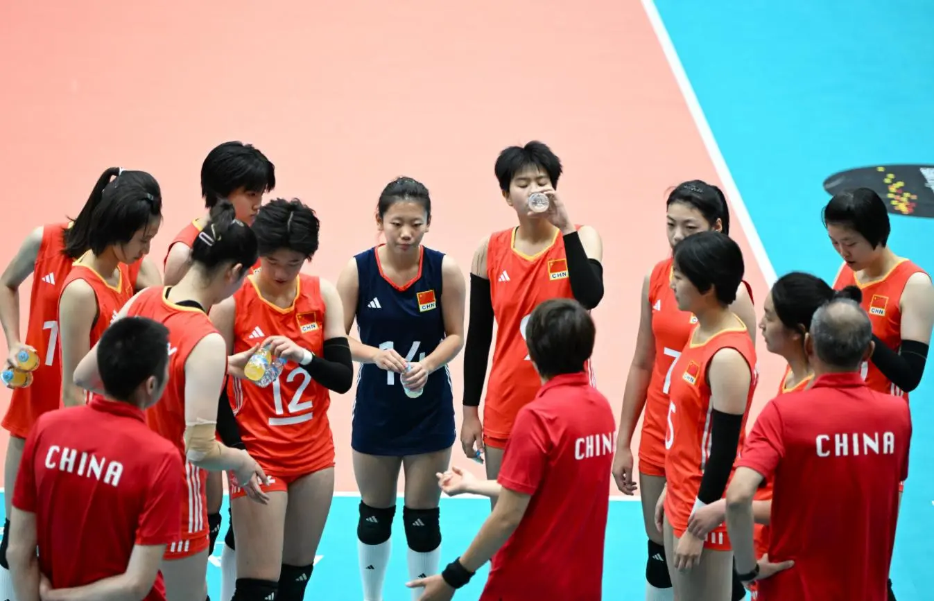 U16女排亚锦赛开门红！两副攻合砍40分险胜韩国，边攻偏软成隐患