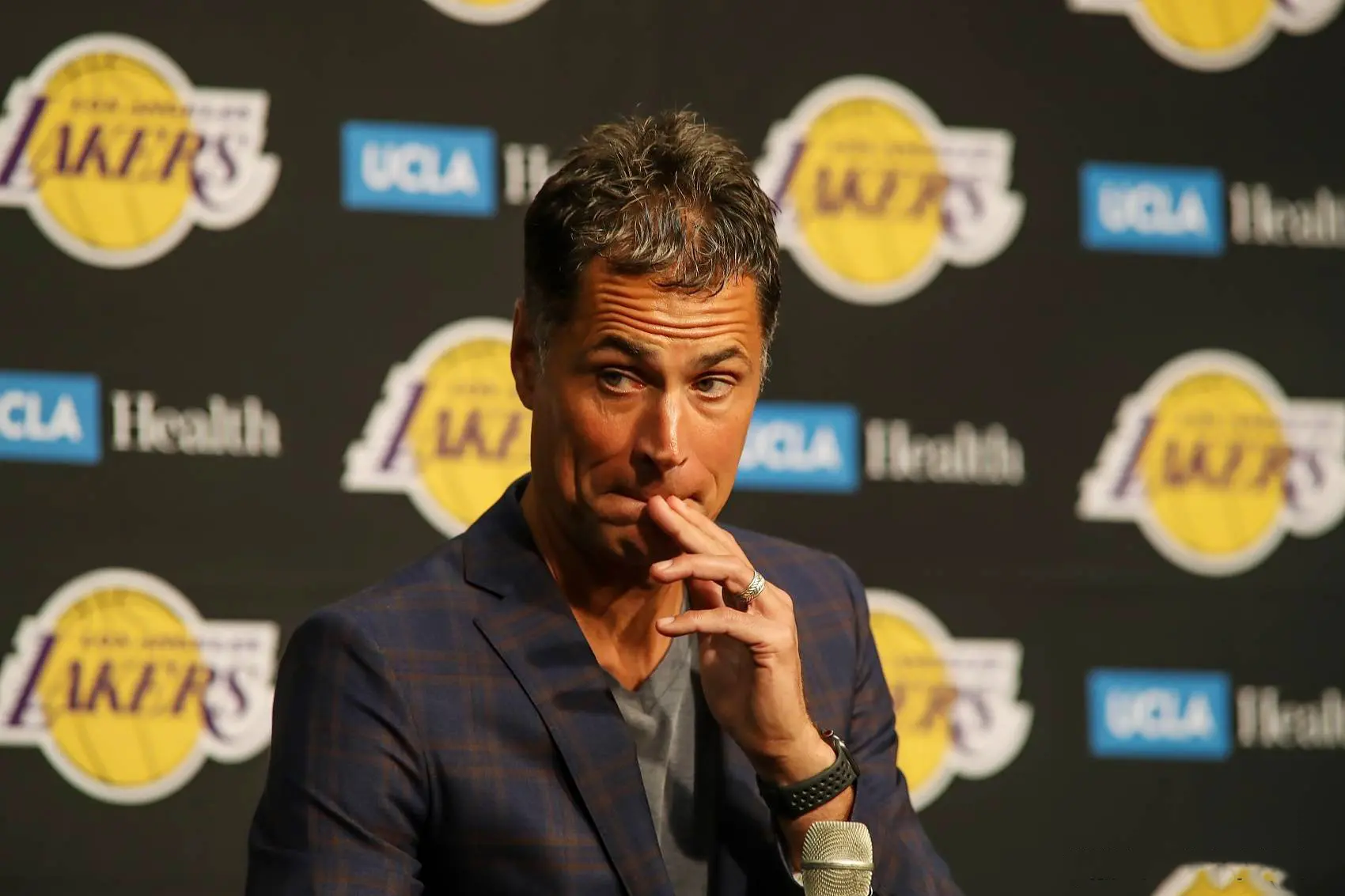 均薪1年600万！三分率50%，看看这才是湖人需要的射手