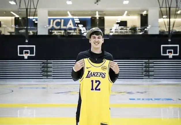 均薪1年600万！三分率50%，看看这才是湖人需要的射手