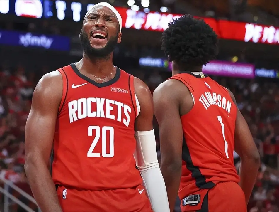 火箭以逸待劳！三巨头合砍59分，小史密斯4记大帽，伊森4记三分球