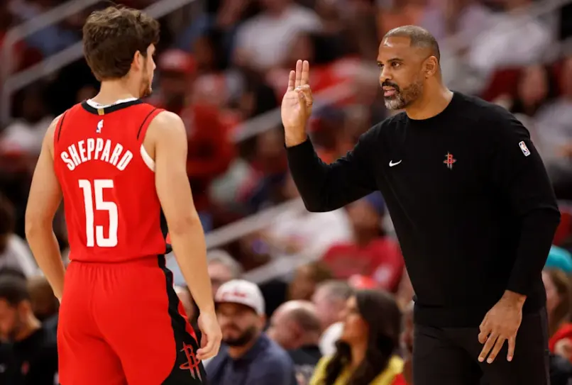 火箭以逸待劳！三巨头合砍59分，小史密斯4记大帽，伊森4记三分球