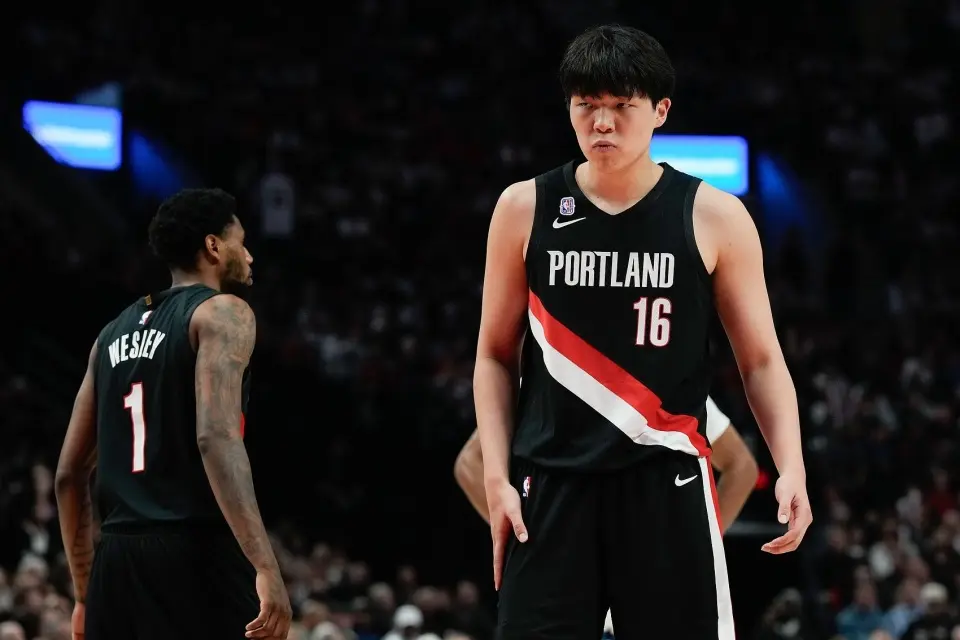 杨瀚森下放8小时后，开拓者记者透露更多细节，球迷悬着的心可以放下来了