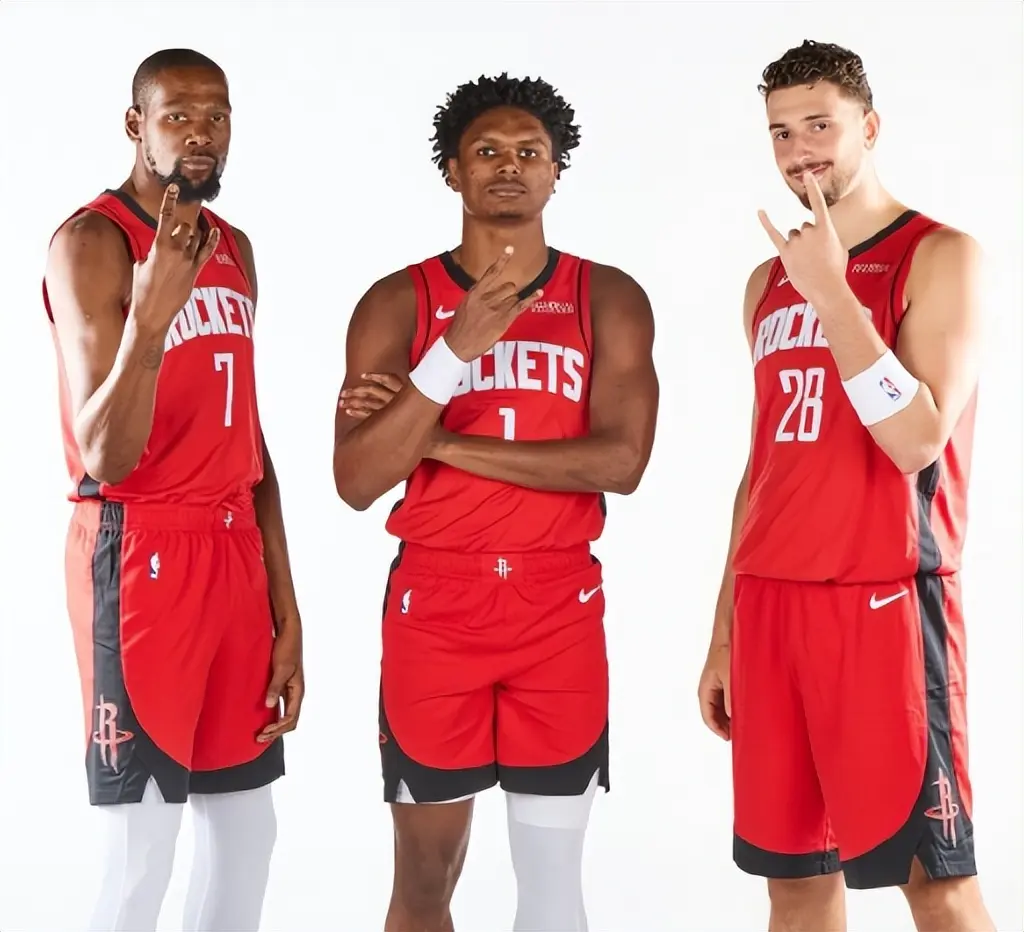 火箭以逸待劳！三巨头合砍59分，小史密斯4记大帽，伊森4记三分球