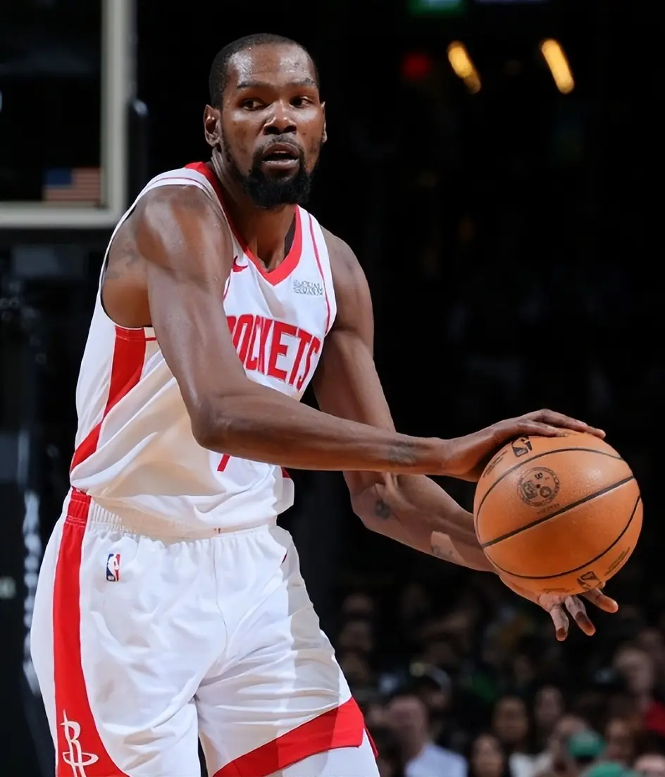 火箭以逸待劳！三巨头合砍59分，小史密斯4记大帽，伊森4记三分球