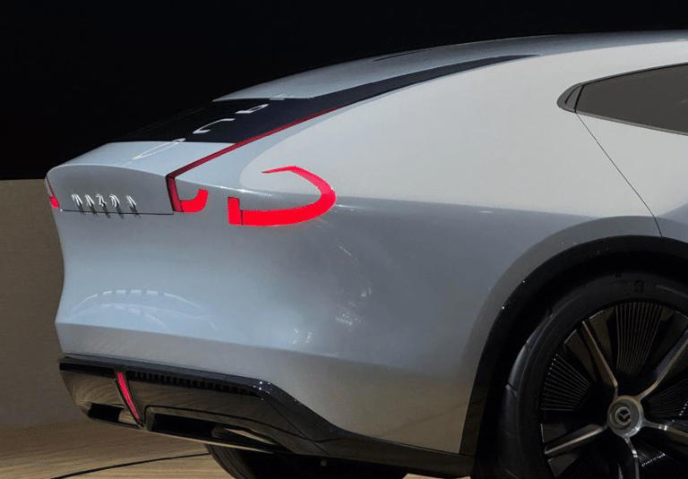 马自达大轿跑首秀，这才叫“顶级实力颜值”！