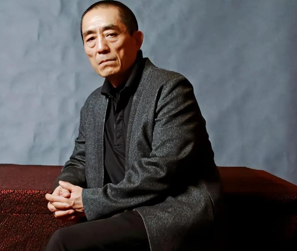 网友爆料：倒垃圾发现了张艺谋的月饼盒