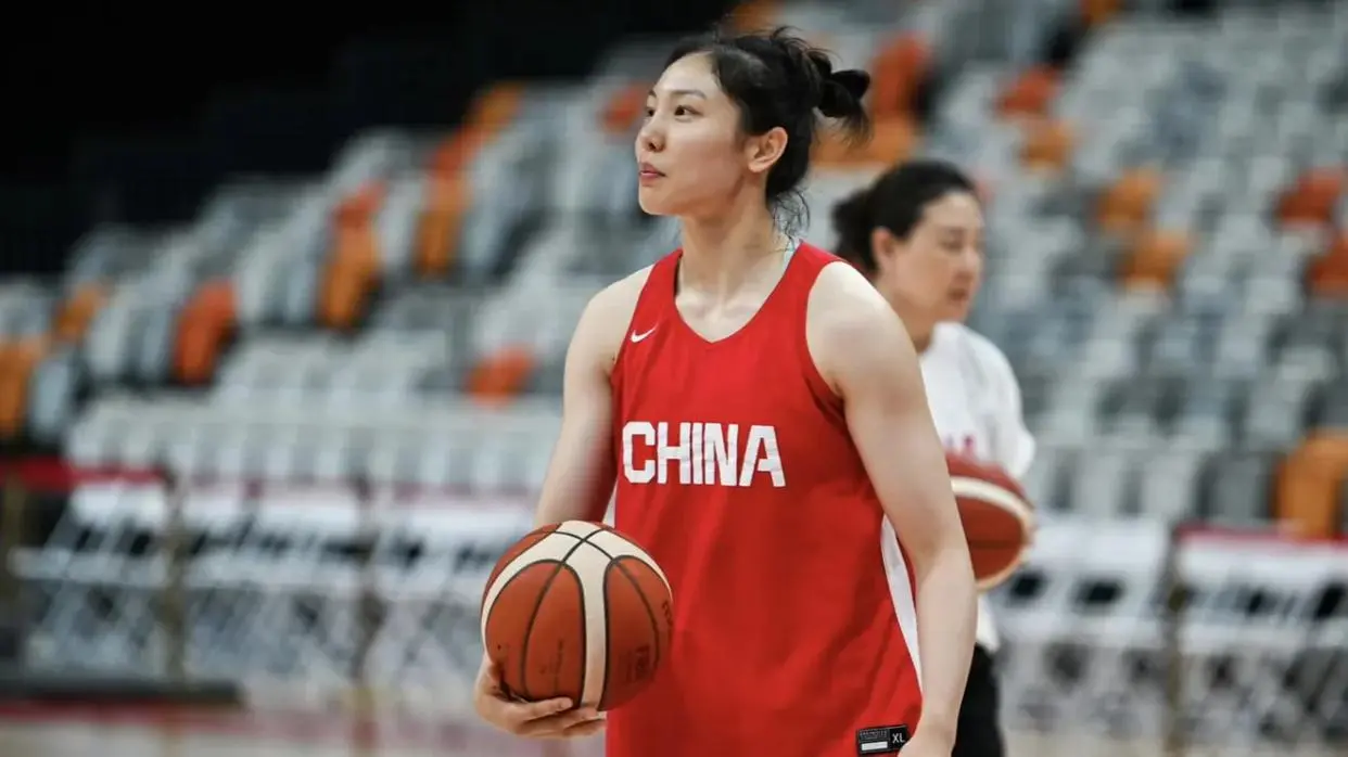 篮协犯难WCBA面临停摆，女篮豪门甩卖球星不玩了，联赛要开打赛程还没定