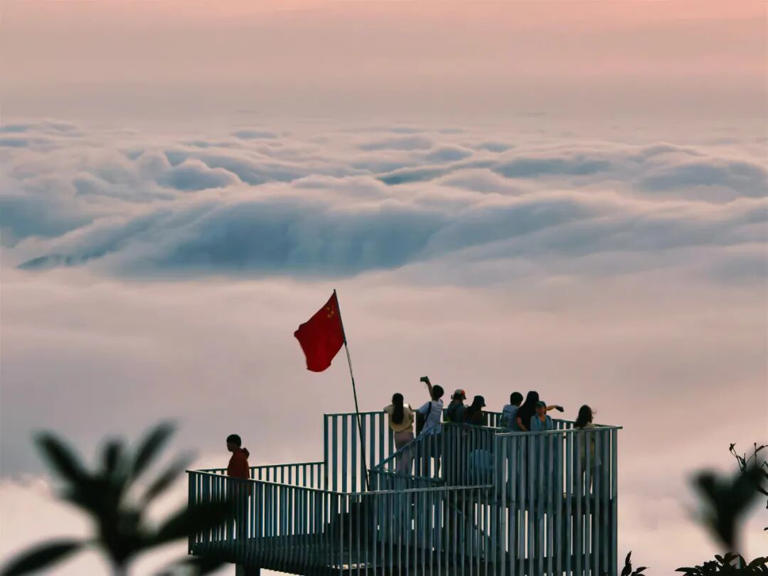凌晨3点，杭州一地全是人！有人半夜从上海、江苏赶来！有老板被迫4点营业