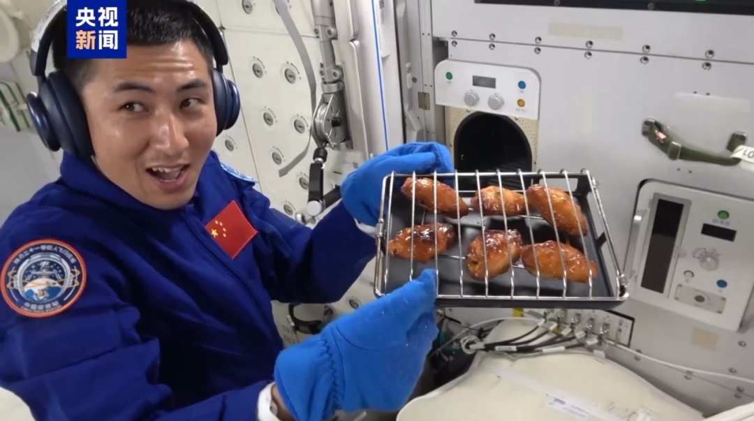 太空烧烤？安排！航天员吃上了烤鸡翅、烤牛排