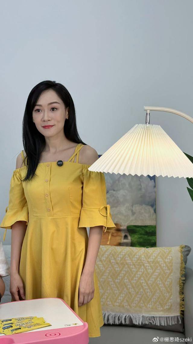 TVB前港姐冠军直播带货成绩突出，被曝月收入超200万，曾未婚生女