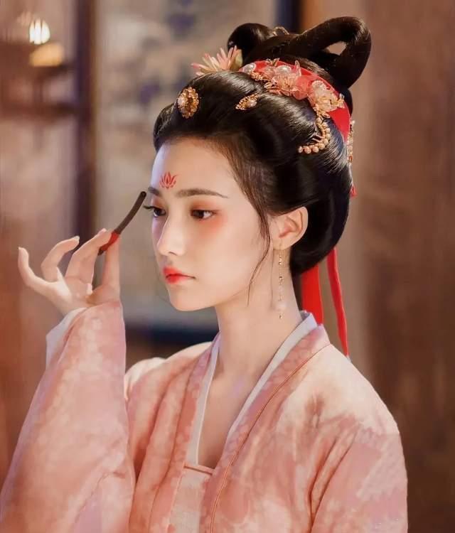 又一个资源逆天新疆美女！央视女主仙侠大制作，谁在力捧加奈那？