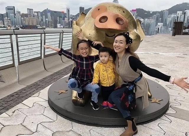 TVB前港姐冠军直播带货成绩突出，被曝月收入超200万，曾未婚生女